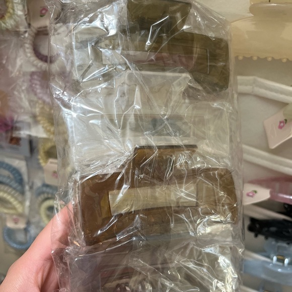 Hair Clips & Accessories - Picture 4 of 7